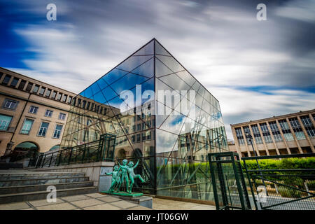 Bruxelles - le 25 juin 2017 - bâtiment moderne de Square Brussels Meeting Centre dans le quartier historique (Kunstberg) Mont des Arts de Bruxelles, Belgique Banque D'Images