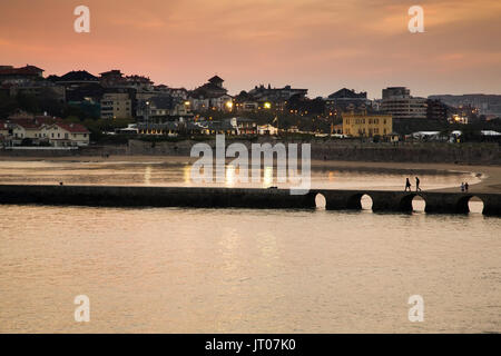 La Magdalena beach au coucher du soleil, Santander. Mer Cantabrique. Cantabrie espagne. L'Europe Banque D'Images