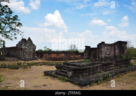 Bâtiment en ruines site archéologique de Vat Phou ou Wat Phu de site du patrimoine mondial de l'10e siècle est un temple hindou khmer pour les personnes visi Banque D'Images
