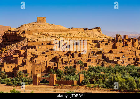 Ksar Ait Benhaddou, ancien village berbère en brique d'adobe, Ouarzazate kasbah ou Province. UNESCO World Heritage Site. Le Maroc, Maghreb, Afrique du Nord Banque D'Images