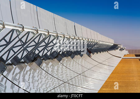 L'énergie durable l'énergie solaire thermique, énergie solaire à concentration Noor Ouarzazate Gare complexe. Le Maroc, Maghreb, Afrique du Nord Banque D'Images