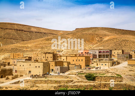 Tilmi village de montagne. Vallée du Dadès, Gorges du Dadès, Haut Atlas. Le Maroc, Maghreb, Afrique du Nord Banque D'Images