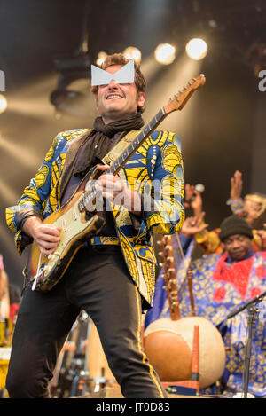 Matthieu Chedid 'M' de l'Lamomali au festival WOMAD, Charlton Park, Malmesbury, Wiltshire, Angleterre, Juillet 29, 2017 Banque D'Images