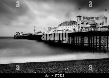 Le Palace Pier de Brighton sur un jour de pluie, Brighton, Sussex, UK Banque D'Images