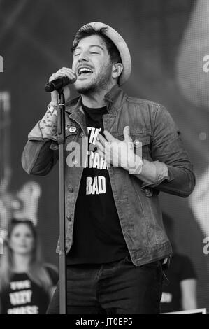 Le Trevor Horn Band avec invité spécial Matt Cardle jouer Rewind North Festival, Capesthorne Hall, le 05 août, 2017 dans le Cheshire. Banque D'Images