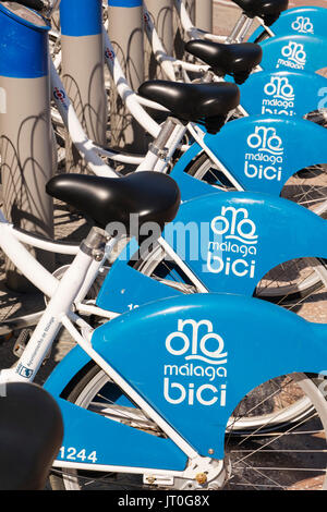 Vélos à louer, Malaga, Costa del Sol. Andalousie, Espagne du sud Europe Banque D'Images