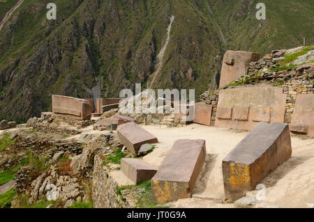 Le Pérou, Ollantaytambo - forteresse Inca dans la vallée sacrée dans les Andes péruviennes. La photo présente des pierres dans les ruines gigant Banque D'Images