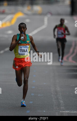 Londres, Royaume-Uni. 6e août, 2017. Geoffrey Kipkorir KIRUI, Kenya, et Tamirat Tola, l'Ethiopie, au cours de marathon à Londres le 6 août 2017 au 2017 es Championnats du monde d'athlétisme. Credit : Ulrik Pedersen/Alamy Live News Banque D'Images