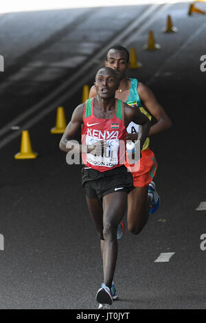 Londres, Royaume-Uni. 6e août, 2017. Geoffrey Kipkorir KIRUI, Kenya, et Tamirat Tola, l'Ethiopie, au cours de marathon à Londres le 6 août 2017 au 2017 es Championnats du monde d'athlétisme. Credit : Ulrik Pedersen/Alamy Live News Banque D'Images