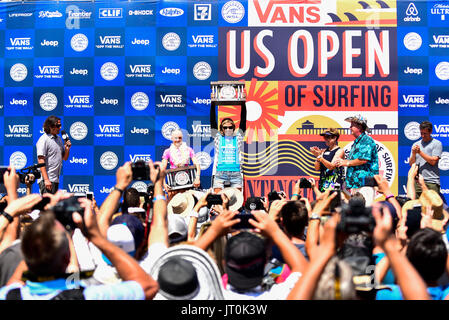 Huntington Beach, USA. 06 août, 2017. Sage Erickson (USA) remporte sa première finale CT WSL en Californie à l'US Open 2017 CARS du surf à Huntington Beach, CA. Credit : Benjamin Ginsberg/Alamy Live News. Banque D'Images