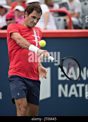 Montréal, Canada. 6e août, 2017. Pratiques de la suisse Roger Federer avant l'ouverture complète à la Coupe Rogers pour hommes a organisé à Montréal, Canada, le 6 août 2017. Crédit : Andrew Soong/Xinhua/Alamy Live News Banque D'Images