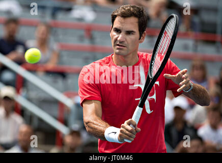 Montréal, Canada. 6e août, 2017. Pratiques de la suisse Roger Federer avant l'ouverture complète à la Coupe Rogers pour hommes a organisé à Montréal, Canada, le 6 août 2017. Crédit : Andrew Soong/Xinhua/Alamy Live News Banque D'Images