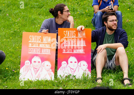 Montréal, Canada. 6e août, 2017. Les personnes qui font preuve d'accueillir l'afflux de réfugiés et aussi pour la reconnaissance de leur statut.Credit:Mario Beauregard/Alamy Live News Banque D'Images