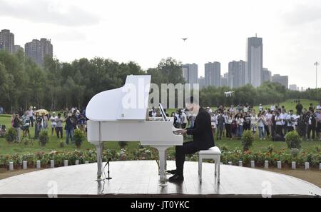 Shenyang, province de Liaoning en Chine. 7e août, 2017. Profitez d'un auditoire de piano à Lang Lang Piano Plaza à Shenyang, Liaoning Province du nord-est de la Chine, le 7 août, 2017. Credit : Long Lei/Xinhua/Alamy Live News Banque D'Images