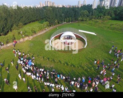 Shenyang, province de Liaoning en Chine. 7e août, 2017. Profitez d'un auditoire de piano à Lang Lang Piano Plaza à Shenyang, Liaoning Province du nord-est de la Chine, le 7 août, 2017. Credit : Long Lei/Xinhua/Alamy Live News Banque D'Images