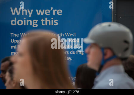 Londres, Royaume-Uni. 07Th Aug, 2017. Pourquoi faisons-nous cela ? - Dix plates-formes sont fermées à la gare de Waterloo pour tout le mois d'août pour une mise à niveau de plates-formes. Crédit : Guy Bell/Alamy Live News Banque D'Images