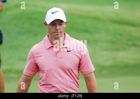 Charlotte, en Caroloina, USA. 7 août 2017 : Rory McIlroy de l'Irlande du Nord sur le 18ème green au cours de la première journée d'essais du 99e Championnat de la PGA à Quail Hollow Country Club à Charlotte, NC. (Scott Kinser/Cal Sport Media) Credit : Cal Sport Media/Alamy Live News Banque D'Images