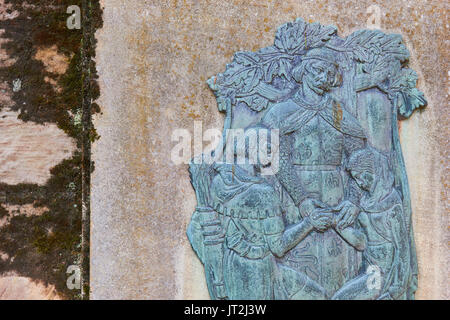 1952 bronze sculpture par James Woodford du roi Richard Coeur de Lion joindre les mains de Robin des Bois et Maid Marion, Castle Road, Nottingham, Angleterre Banque D'Images