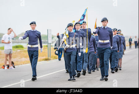 L'ATC (Air training corps) correspondant à des jeunes sur la Journée nationale des Forces armées le 24 juin 2017 à Littlehampton, West Sussex, Angleterre, Royaume-Uni. Banque D'Images