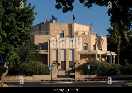 Façade de l'ancienne Constantine Salameh villa dans Balfur street maintenant le consulat belge situé dans Talbiya ou Talbiyeh neighborhood Komemiyut officiellement, construit dans les années 1920 et 1930, dont la plupart des premiers habitants étaient riches de chrétiens arabes qui ont construit des maisons élégantes avec la Renaissance, Maures et arabes des motifs architecturaux. La partie ouest de Jérusalem Israël Banque D'Images