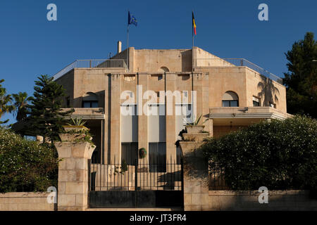 Façade de l'ancienne Constantine Salameh villa dans Balfur street maintenant le consulat belge situé dans Talbiya ou Talbiyeh neighborhood Komemiyut officiellement, construit dans les années 1920 et 1930, dont la plupart des premiers habitants étaient riches de chrétiens arabes qui ont construit des maisons élégantes avec la Renaissance, Maures et arabes des motifs architecturaux. La partie ouest de Jérusalem Israël Banque D'Images