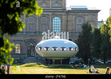 "Futuro House' de l'architecte finlandais Matti Suuronen en face de Pinakothek, Munich, Allemagne Banque D'Images