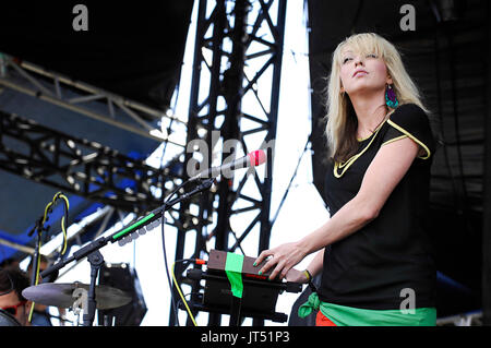 Katie White Ting Tings Perform 2008 Lollapalooza Music Festival Grant Park Chicago. Banque D'Images