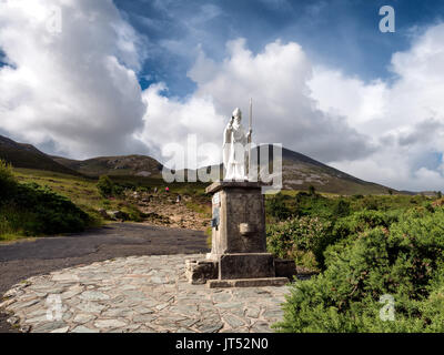 Commencer par voie statue à Croagh Patrick en Irlande Westport Banque D'Images