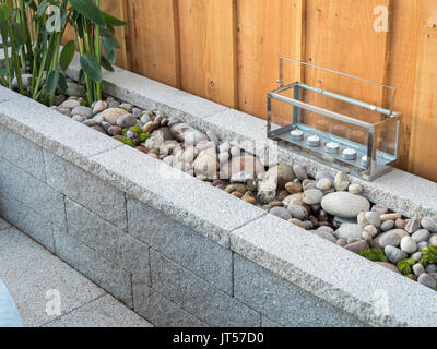 Jardiniers World live Tesco 'aides' chaque petit jardin conçu par Owen Morgan, Mosaic Gardens Banque D'Images