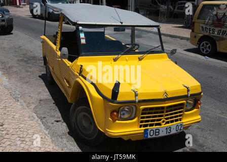 Le jaune vif des années 1980, Citroën Mehari Beach Motor Car main droite vue côté passager hors-jeu de yellow jaune couleur d'Atacama la conduite à gauche LHD portuges Banque D'Images