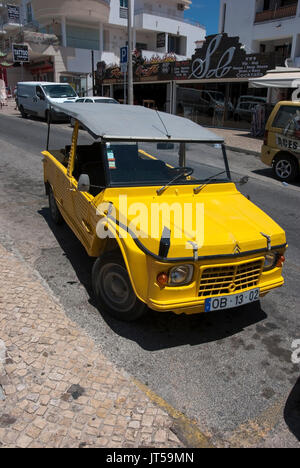 Le jaune vif des années 1980, Citroën Mehari Beach Motor Car main droite vue côté passager hors-jeu de yellow jaune couleur d'Atacama la conduite à gauche LHD portuges Banque D'Images