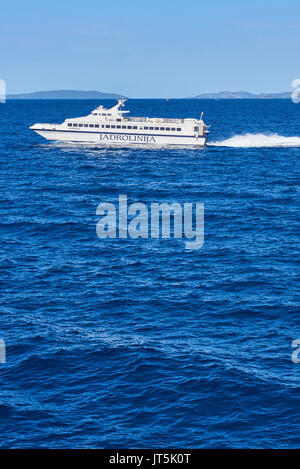 Jadrolinija ferry entre les îles de la Croatie en Adriatique Banque D'Images