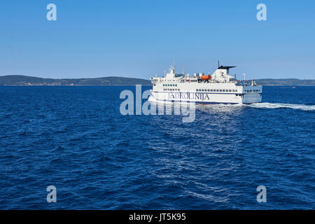 Jadrolinija ferry entre les îles de la Croatie en Adriatique Banque D'Images