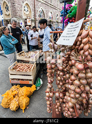 Oignon traditionnel vendeur de rue, food festival, Galles, Royaume-Uni Banque D'Images