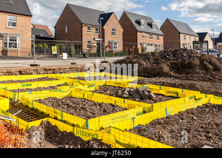 Immeubles maisons sur nouveau domaine avec des semelles réservé à de nouvelle maison, Llanfoist, Abergavenny, Royaume-Uni Banque D'Images