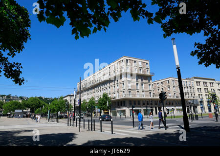 Le Havre (Normandie, région du nord-ouest de la France) : l'immobilier, les immeubles de la place de l'Hôtel de ville (place de l'hôtel de ville), dans le centre-ville. Bui Banque D'Images