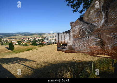 Saugues (centre-sud de la France). 2015/07/10. Aperçu de la ville située sur le GR 65 Randonnée pédestre Sentier de randonnée du Puy-en-Velay en Haute-Loire Banque D'Images