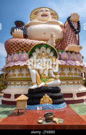 Statue géante du Grand Bouddha heureux, temple Wat Plai Laem Suwannaram, Ban Bo Phut, Koh Samui, Thaïlande Banque D'Images