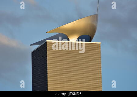 Un élément décoratif de l'architecture sur le toit d'un bâtiment. Banque D'Images