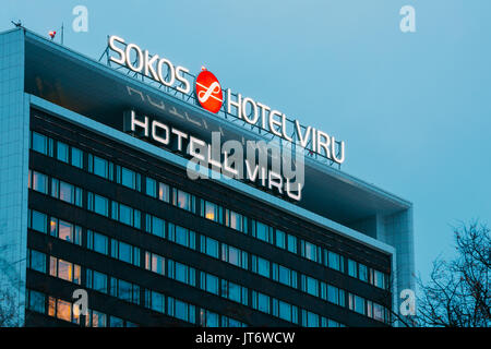 Tallinn, Estonie - 3 décembre 2016 : Sokos Hotel Viru administré par l'Intourist et appelé Hotell Viru est connecté au centre commercial Viru Keskus Banque D'Images