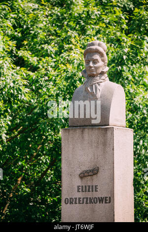 Minsk, Belarus - 11 juin 2017 : Monument à Eliza Orzeszkowa. E. Orzeszkowa était un romancier et un écrivain de premier plan du positivisme dans Pologne Mo Banque D'Images