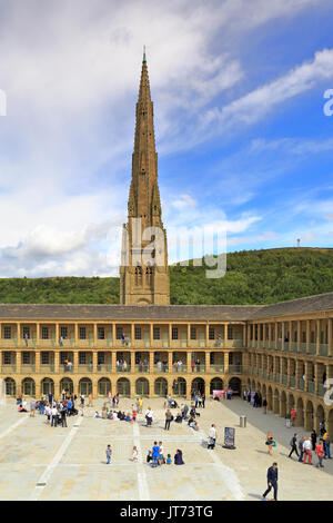 Pièce Hall ouvert récemment après une £19 millions de programme de conservation et de transformation de la place et clocher d'église, Halifax, West Yorkshire, England, UK Banque D'Images