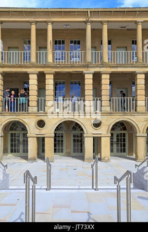 L'ouverture récente de la Pièce Hall après une £19 millions de programme de conservation et de transformation, Halifax, West Yorkshire, Angleterre, Royaume-Uni. Banque D'Images