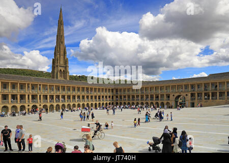 Pièce Hall ouvert récemment après une £19 millions de programme de conservation et de transformation de la place et clocher d'église, Halifax, West Yorkshire, England, UK Banque D'Images