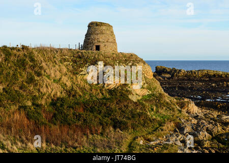 Dovecot par les ruines de château de Newark près de St Monans dans East Neuk de Fife, Scotland, UK Banque D'Images