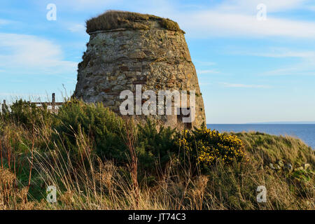 Dovecot par les ruines de château de Newark près de St Monans dans East Neuk de Fife, Scotland, UK Banque D'Images