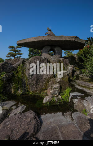 Sengan-en Garden est un jardin promenade daimyo à Kagoshima. c'est plus frappant est son utilisation du volcan Sakurajima à au-delà de la baie de Kagoshima un Banque D'Images