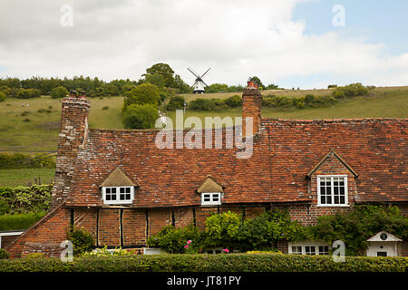 Turville dans les collines de Chiltern avec vue sur country cottages vers Cobstone moulin le paramètre de Chitty Chitty Bang Bang Banque D'Images