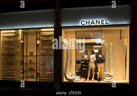 Vue de nuit célèbre français, le luxe, la marque haut de gamme de Francfort. Banque D'Images