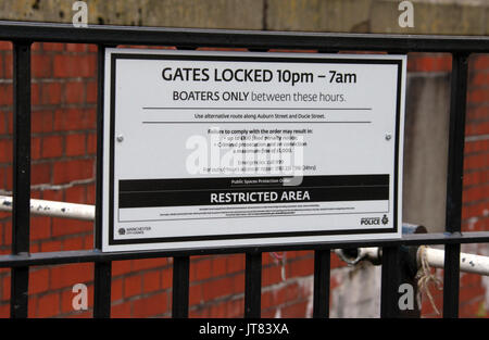 Rochdale Canal restricted area sign in Manchester City Centre Banque D'Images